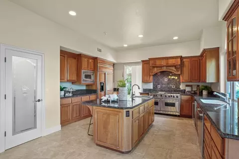 Kitchen - 9274 King Rd, Loomis, CA 95650 photo 2 of 10