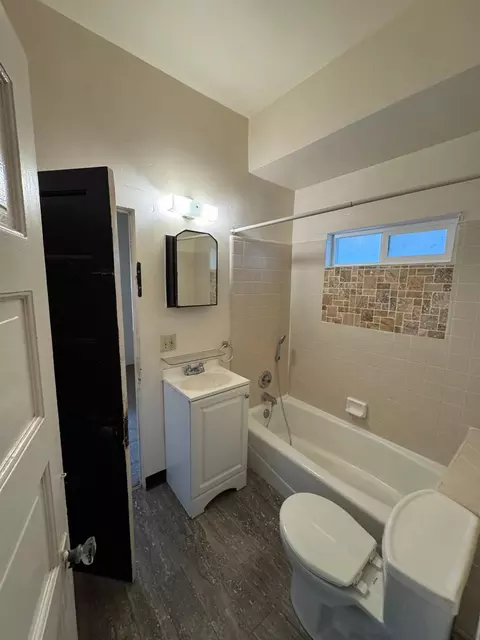 Bath - 620 Mitchell Ave, Turlock, CA 95380 photo 1 of 1