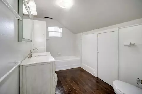 Bath - 2147 Hillcrest Way, Carmichael, CA 95608 photo 6 of 8