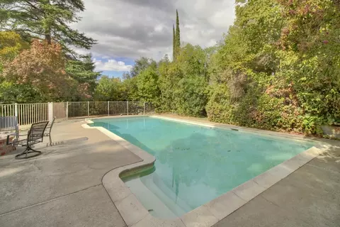 Exterior - 2147 Hillcrest Way, Carmichael, CA 95608 photo 9 of 31
