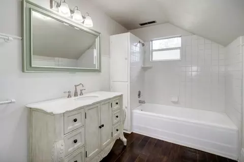 Bath - 2147 Hillcrest Way, Carmichael, CA 95608 photo 7 of 8