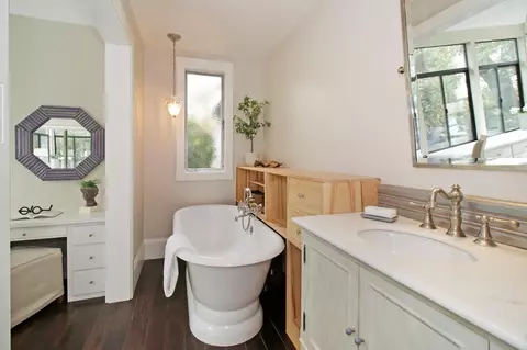Bath - 2147 Hillcrest Way, Carmichael, CA 95608 photo 3 of 8