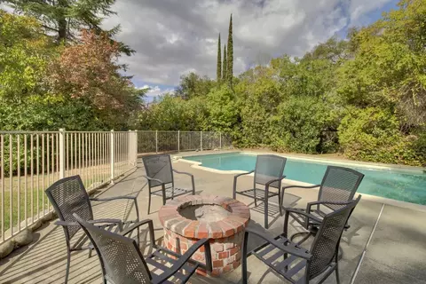 Exterior - 2147 Hillcrest Way, Carmichael, CA 95608 photo 8 of 31