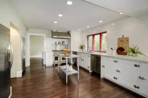 Kitchen - 2147 Hillcrest Way, Carmichael, CA 95608 photo 3 of 9