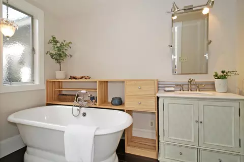 Bath - 2147 Hillcrest Way, Carmichael, CA 95608 photo 2 of 8