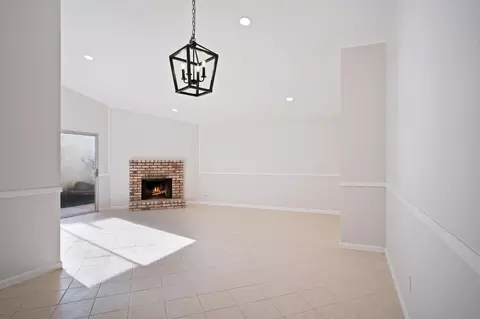 Living - 536 Navarre Pl, Modesto, CA 95354 photo 1 of 5