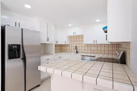 Kitchen - 536 Navarre Pl, Modesto, CA 95354 photo 3 of 4