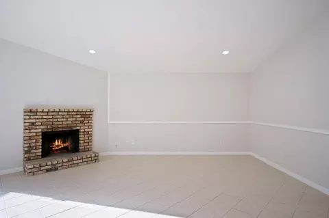 Living - 536 Navarre Pl, Modesto, CA 95354 photo 3 of 5