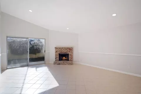 Living - 536 Navarre Pl, Modesto, CA 95354 photo 2 of 5