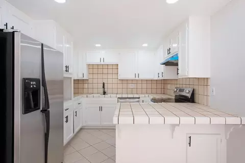 Kitchen - 536 Navarre Pl, Modesto, CA 95354 photo 2 of 4