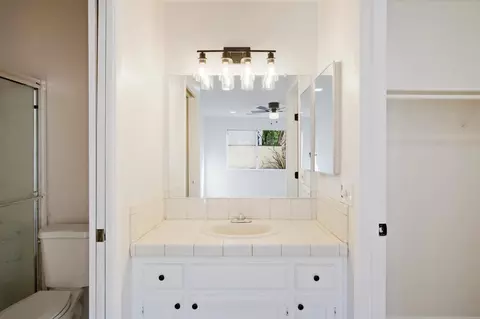 Bath - 536 Navarre Pl, Modesto, CA 95354 photo 2 of 2