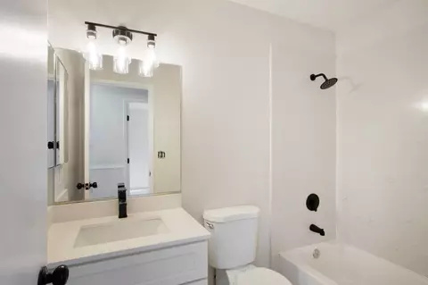 Bath - 536 Navarre Pl, Modesto, CA 95354 photo 1 of 2