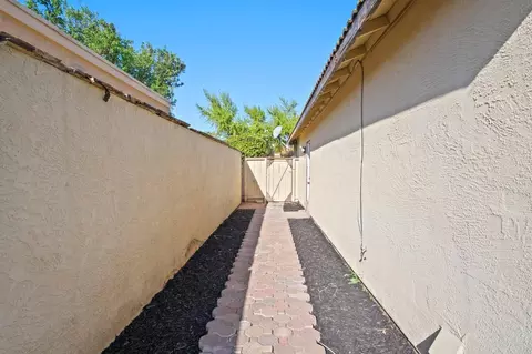 Exterior - 536 Navarre Pl, Modesto, CA 95354 photo 4 of 8