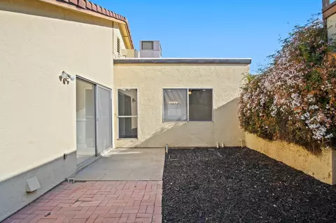 Exterior - 536 Navarre Pl, Modesto, CA 95354 photo 6 of 8