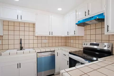 Kitchen - 536 Navarre Pl, Modesto, CA 95354 photo 4 of 4