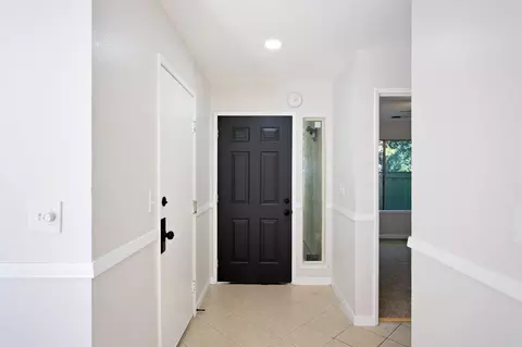 Entry Way - 536 Navarre Pl, Modesto, CA 95354 photo 1 of 1
