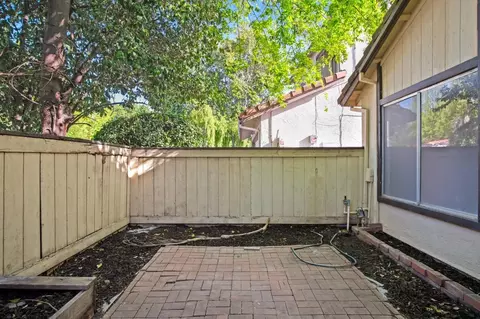 Exterior - 536 Navarre Pl, Modesto, CA 95354 photo 8 of 8