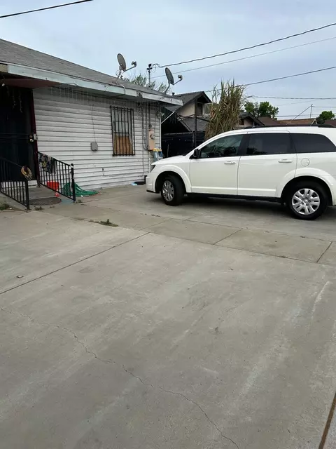 Exterior - 629 5th, Modesto, CA 95351 photo 3 of 5