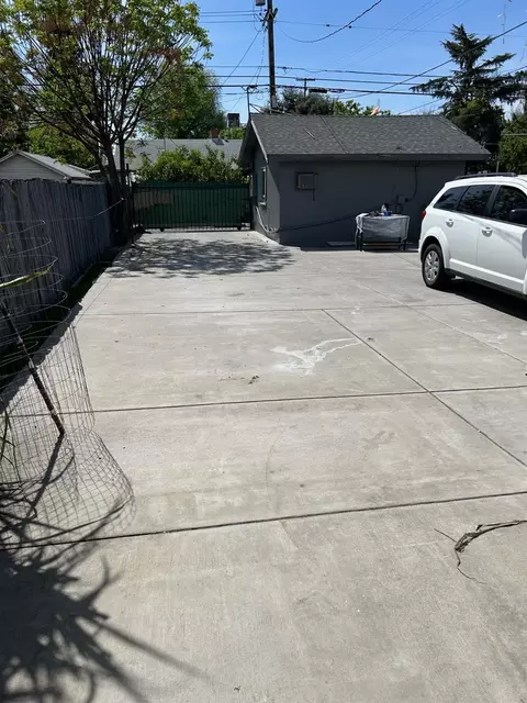 Exterior - 629 5th, Modesto, CA 95351 photo 2 of 5
