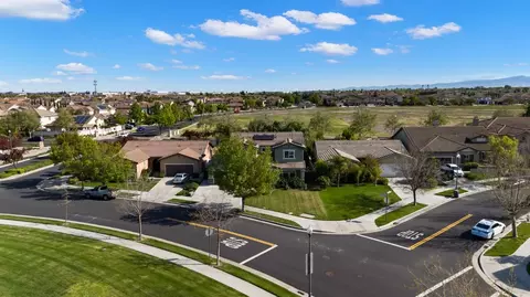 15979 Crescent Park Cir, Lathrop, CA 95330 photo 31