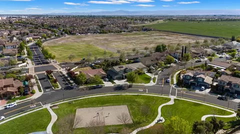 15979 Crescent Park Cir, Lathrop, CA 95330 photo 28