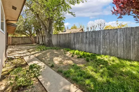 Exterior - 315 Tioga Dr, Lodi, CA 95242 photo 4 of 8