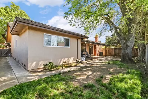 Exterior - 315 Tioga Dr, Lodi, CA 95242 photo 5 of 8