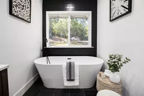 Bath - 5375 Jamal Way, Placerville, CA 95667 photo 2 of 7