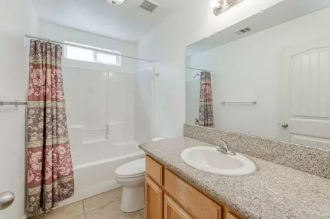 Bath - 2281 Stocking St, Dos Palos, CA 93620 photo 1 of 2