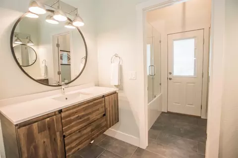 Bath - 12860 Rimfire Dr, Wilton, CA 95693 photo 6 of 8