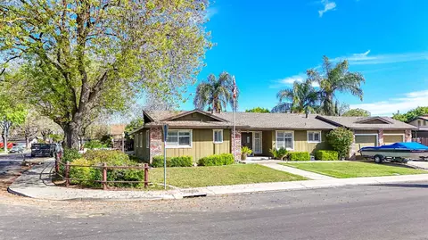 2701 Sapphire Dr, Modesto, CA 95355 photo 2