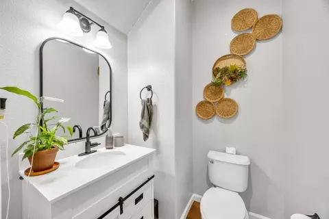 Bath - 941 Campfire Cir, Rocklin, CA 95765 photo 1 of 5