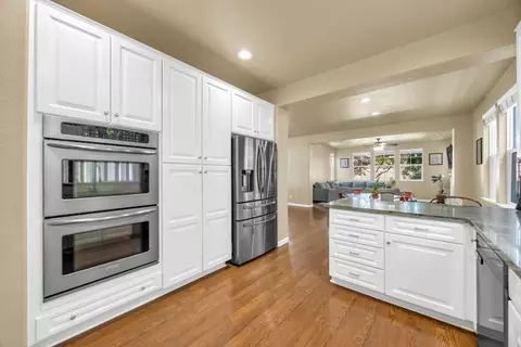 Kitchen - 941 Campfire Cir, Rocklin, CA 95765 photo 3 of 5
