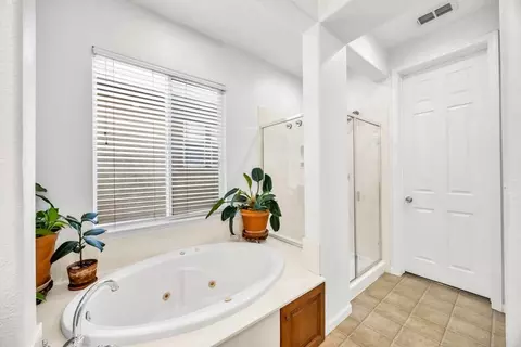 Bath - 941 Campfire Cir, Rocklin, CA 95765 photo 4 of 5