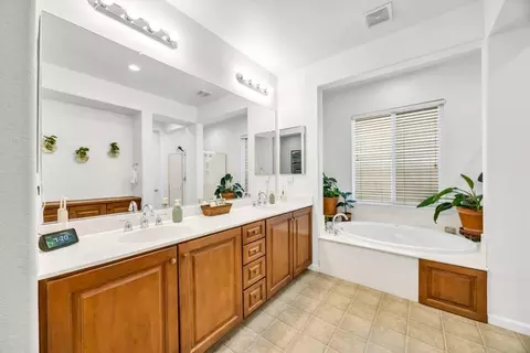 Bath - 941 Campfire Cir, Rocklin, CA 95765 photo 3 of 5