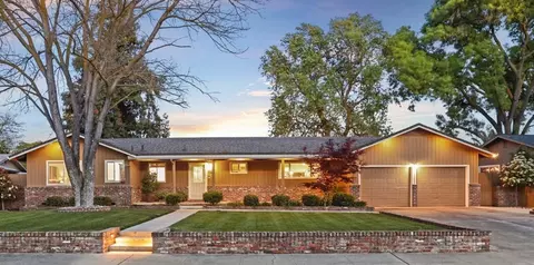 7522 Woodside Dr, Stockton, CA 95207