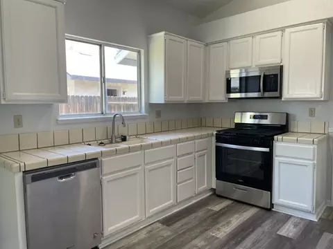 531 Chesterfield Dr, Patterson, CA 95363 photo 6