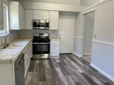 531 Chesterfield Dr, Patterson, CA 95363 photo 5