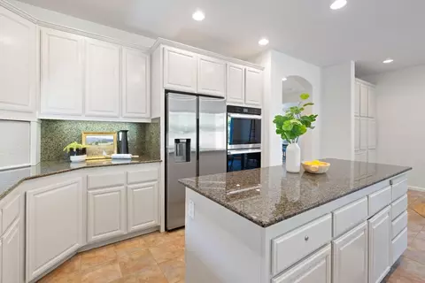 Kitchen - 5501 Cowell Blvd, Davis, CA 95618 photo 3 of 6