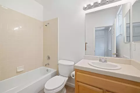 Bath - 5501 Cowell Blvd, Davis, CA 95618 photo 3 of 5