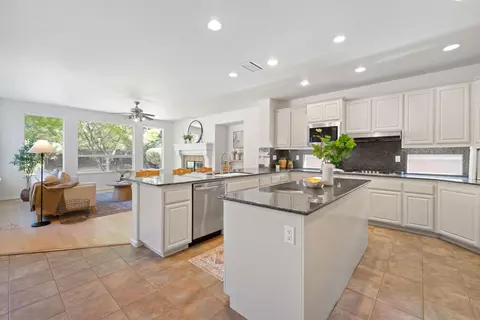 Kitchen - 5501 Cowell Blvd, Davis, CA 95618 photo 2 of 6