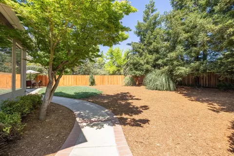 Exterior - 5501 Cowell Blvd, Davis, CA 95618 photo 7 of 8