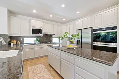 Kitchen - 5501 Cowell Blvd, Davis, CA 95618 photo 4 of 6