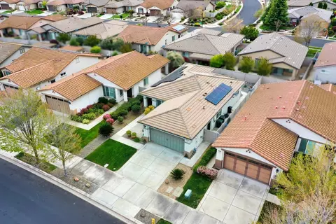 2325 Shadow Berry Dr, Manteca, CA 95336 photo 2