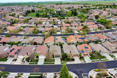 2325 Shadow Berry Dr, Manteca, CA 95336 photo 3