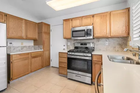 Kitchen - 14081 Chantilly Ct, Lathrop, CA 95330 photo 3 of 6