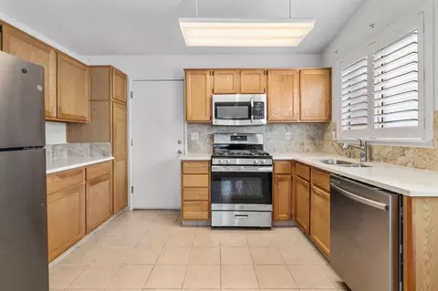 Kitchen - 14081 Chantilly Ct, Lathrop, CA 95330 photo 2 of 6