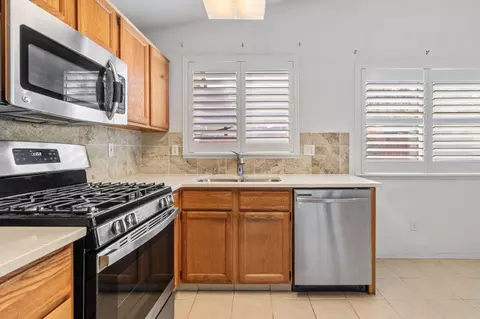Kitchen - 14081 Chantilly Ct, Lathrop, CA 95330 photo 4 of 6