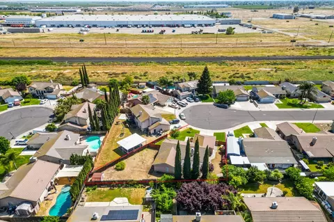 View/Area - 14081 Chantilly Ct, Lathrop, CA 95330 photo 13 of 14