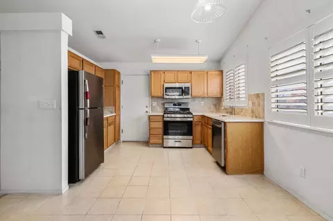 Kitchen - 14081 Chantilly Ct, Lathrop, CA 95330 photo 6 of 6